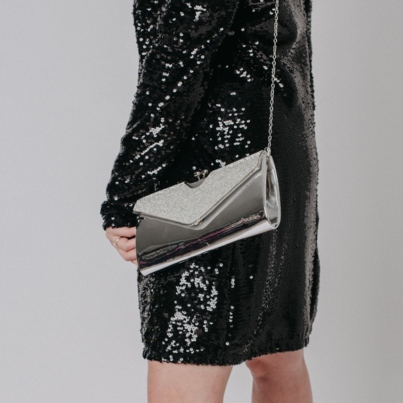 Hoxis silver evening bag. Kiss lock closure, New with tags - Picture 2 of 2